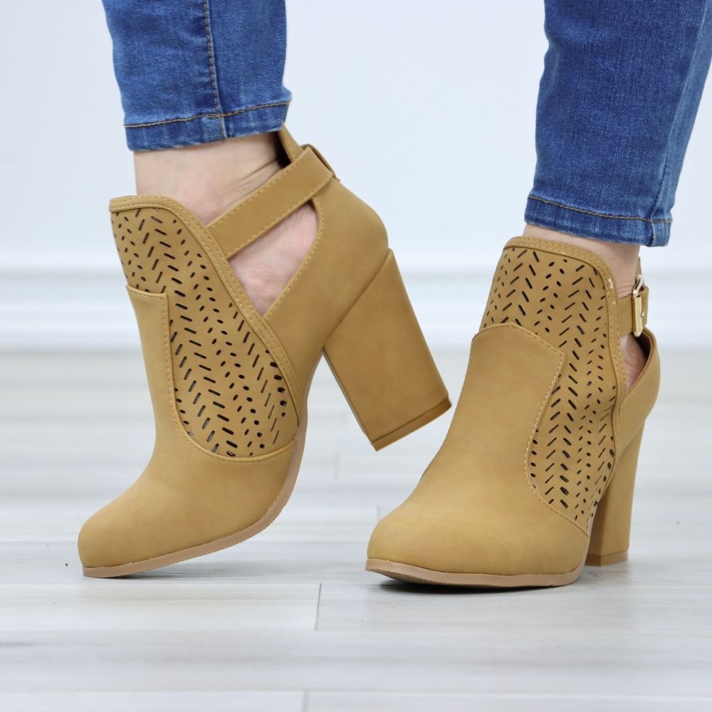 Tan Faux Nubuck Round Toe Block Heeled Ankle Boots Lacer Cut Design - Picture 11 of 12